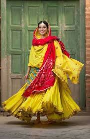 A Classy Mehndi Night Outfit Indian Outfits Lehenga Indian Fashion Embroidery Suits Punjabi