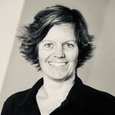 Afgelopen maandag heb ik mijn HBO diploma Toegepaste Gerontologie mogen  ondertekenen! Nu op zoek naar de volgende stap: een toffe baan of  traineeship. Functies als zorgadviseur of Wmo-consulent…