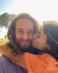 O músico, que vive no brasil, está em portugal para rever a namorada e não esconde a felicidade que sente pelo reencontro. Carolina Loureiro E Vitor Kley Ja Pensam Em Filhos E Em Casamento A Ferver Vidas