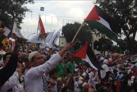 Tindakan yang dilakukan para tentara terhadap warga palestina semakin tidak manusiawi, sama halnya kejadian yang baru terjadi di masjid al aqsa palestina. Tabligh Akbar Dan Doa Untuk Palestina Digelar Di Medan Republika Online