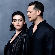 Tam Olumsuzlerle Savasacagiz Bi Gulme Geliyor Hakanmuhafiz When You Re About To Fight The Immortals But Can T Keep A Straight Face Unluler Gulme Netflix