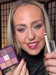 🤷🏼‍♀️🤳Ever wonder why some women can't stop taking selfies? Because she  FINALLY found the beauty inside herself that she always thought she was  lacking❤️ Because she's not ashamed of what she's become!!🫶