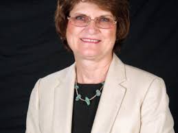 RIVERSIDE: College district honors alumni of the year