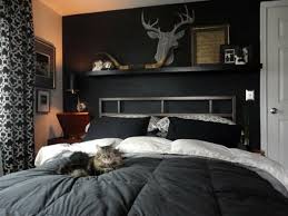 Ein schlafzimmer schwarz hat einen eigenen charakter.will man schwarz in sein schlafzimmer integrieren, kann man das auf. Schwarze Wandfarbe Fur Schlafzimmer 30 Bilder Archzine Net