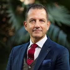 Ho in testa un film vincitore di due premi Oscar, si intitola Le regole  della casa del sidro, e ve lo consiglio.