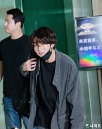 The modern hanbok has the same essence, albeit much more suited to 2021 fashion. Bts S Jungkook Was Just Spotted Looking Very Modern In A Korean Hanbok Koreaboo