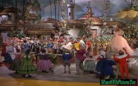 Wizard Of Oz Munchkins Click To Enlarge Wizard Of Oz Pictures Wizard Of Oz Wizard Of Oz Munchkins