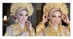 December 29, 2020 2 min read. Keunikan Baju Adat Bugis Untuk Pernikahan Budayanesia