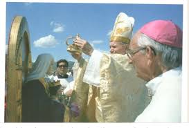 Un día como hoy pero hace 40 años el Papa Juan Pablo II le colocó una tercera corona a la Virgen de Coromoto en su primera visita a Venezuela el 27 de
