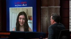 Lorde went bare down under for the artwork for her new single, solar power, showing off her bare bum in a beach photo. Xog Ee91awzhim