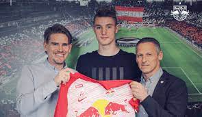 Jun 18, 2021 · sesko intanto ha lasciato già il segno anche a livello internazionale diventando il giocatore più giovane a debuttare con la slovenia contro la macedonia del nord scendendo in campo proprio il. Benjamin Sesko Red Bull Salzburgs Unscheinbarer Sensations Transfer