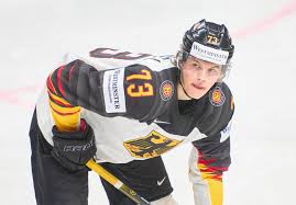 Im nba fan shop von taass.com bestellest du die trikots deiner idole. Berlins Top Talent Lukas Reichel Unterschreibt Seinen Ersten Nhl Vertrag Bei Den Chicago Blackhawks Eishockey News