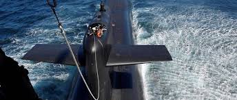 S'utilise avec les articles le, l' (devant une voyelle ou un h muet), un. Quatre Femmes A Bord D Un Sous Marin Nucleaire Francais Une Premiere Le Point