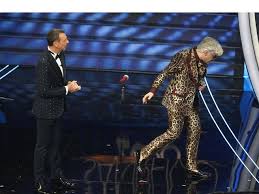 Cilt bakımından epilasyona, kalıcı makyajdan kaş tasarımına tüm uygulamalar bugo'da. Morgan Bugo Leaves The Sanremo Stage Archyde