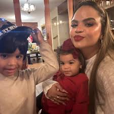 Fin de semana de bailar 💃🏻🕺🏻 a lo DOMI 🇩🇴 con este mambo!  https://music.apple.com/us/album/ya-no-te-extra%C3%B1o-mambo-version-single/1732356208