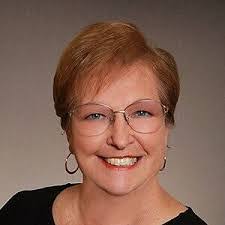 Leslie Knowles's Instagram, Twitter & Facebook