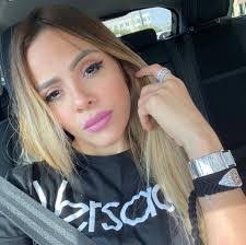 Diana Lozano's Instagram, Twitter & Facebook