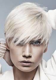 50 Coiffures Sur Cheveux Courts Inspirees Par Les Stars Coupe De Cheveux Courte Cheveux Courts Et Coupe De Cheveux