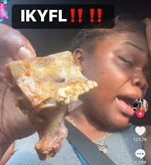 I know that ain't a row of teeth in her food? 😳 #CC