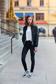 Black Bomber Jacket Outfits Womens Women S Navy Bomber Jacket White Crew Neck T Shirt Black Skinny Jeans Navy Low Top Sneakers Moda Para Mujer Moda Vans Negros Mujer