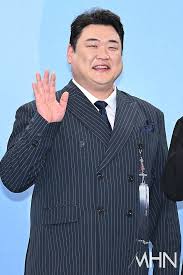 김준현 - 팬 무시 논란, 이중적 태도 논쟁이 온라인을 달구다 (출근길, 이미지 관리)