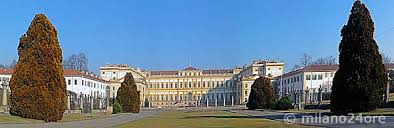 With savings, borrowing and overdrafts. Formel1 Rennstrecke Monza