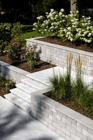 This Retaining Wall Idea Is Inspired By Our G Force Wall Block The Smooth Texture Produces A Modern In 2020 Steinmauer Garten Garten Landschaftsbau Vorgarten Terrasse