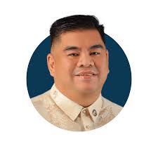 Robert Estrella's Instagram, Twitter & Facebook