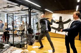 Prvok, šampón, tečka a karel se pokusí najít v sobě odvahu udělat pořádnou kravinu jako zamlada. Lhfuyx7gecqumm