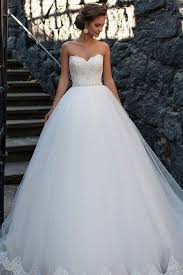 Stai cercando abiti da sposa in offerta? Abiti Da Sposa A Palloncino Con Scollo A Cuore Confezionato In Raso E Organza Con Decorazioni Luminose Abiti Da Sposa Sposa Abito Da Sposa Principessa