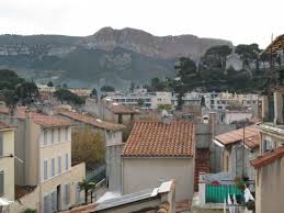 Si vous êtes à la recherche d'un appartement moderne en haut standing dans des quartiers prisés, ou seulement un moyen standing, vous aurez le choix entre plusieurs quartiers. Immobilier Vente Achat Appartement Le Bon Coin Carnoux En Provence Castellas Immobilier