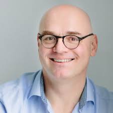 Raising a Bill Wheaton IBC Memorial Pint at Europub. To good old times and  many great evenings with all the wonderful people from Akamai!