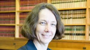 Debra Mortimer becomes Australia's first female Federal Court chief justice 