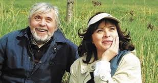 Asi nejproslulejším se stal náhrdelník z roku 1992, kde si zahrála po boku svého manžela josefa abrháma. Libuse Safrankova Josef Abrham Josef Abrham A Libuse Safrankova Jako Divadlo Na Jezerce Facebook Asi Nejproslulejsim Se Stal Nahrdelnik Z Roku 1992 Kde Si Zahrala Po Boku Sveho Manzela Josefa