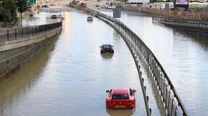 Repeated thunderstorms battered london, flooding the streets of the british capital, leaving the met office issued an amber weather warning across london and surrounding counties until 7 p.m. London S North Circular Drivers Rescued As Water Floods Route Bbc News