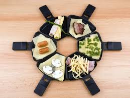 Mas Ideas Para Una Riquisima Raclette Gomestic Fiesta Raclette Fondue De Queso Vinos Y Quesos