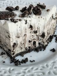This post contains affiliate links where i earn a small fee when purchases are made through these links. Easy Oreo Pudding Dessert