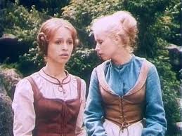 Das grimmsche märchen „schneeweißchen und rosenrot, siegfried hartmanns vierter märchenfilm und sein zweiter mit dem tschechischen schauspieler pavel trávníček nach „drei haselnüsse für aschenbrödel, punktet durch schöne kulissen und tieraufnahmen. Schneeweisschen Und Rosenrot 1979 Cast And Crew Trivia Quotes Photos News And Videos Famousfix