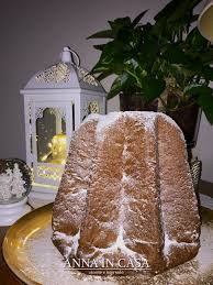 E' sempre un buon motivo preparare una gustosa ciambella per la colazione, vederla lì sotto la campana portadolci mi fa sentire serena. Anna In Casa Ricette E Non Solo Pandoro Ricetta Giorilli Di Fables De Sucre