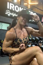 Strong N Tasty - Session Girls