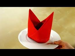 Servietten Falten Bischofsmutze Anleitung Diy Deko Basteln Servietten Falten Diy Deko Basteln Servietten