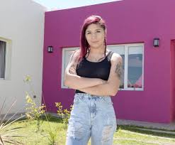 Rocío quiroz (1 de julio de 1995) es una cantante argentina del género cumbia, 1 ganadora del premio carlos gardel en 2016 con su álbum de mi barrio con pasión y en 2019 con su producción la voz de los barrios. Rocio Quiroz Tras Recibir La Millonaria Donacion Para Su Casa Siempre Voy A Estar Agradecida Vivir En Buenos Aires