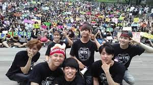 Berlatar belakang bu (bts universe), the most beautiful moment in life pt.0 diluncurkan secara serentak di tujuh negara, yakni korea, u.s., jepang, china, taiwan, thailand, dan indonesia. Para Penggemar Bts Disebut Sebagai Fandom Terbaik