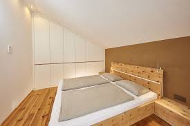 Nämberch, fränkisch für nürnberg liegt als kreisfreie großstadt in mittelfranken im freistaat bayern. Dieses Schlafzimmer Ist Aus Zirbe Massivholz Und Weiss Lackierten Oberflachen Hergestellt Es Besteht Aus Einem Bett Inkl Schlafzimmer Wohnung Zirbenholz Bett