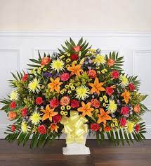 When i travelled to brazil i stayed long enough to attend a wedding with a humble bouquet of wildflowers and an elderly man's funeral at nearly100 years old, his wife had died a month earlier. Funeral Flowers For Men Types Personal Touches Lovetoknow
