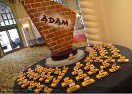 Nothing quite compares to the buzz and excitement that happens daily in new york city, but you can capture some of that liveliness and bring it to your party with the right décor. 33 New York City Birthday Party Decorations Great Inspiration