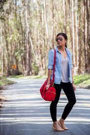 6 Style Tips For Cute Comfortable Road Trip Outfits Black Leggings Outfit Road Trip Outfit Outfits With Leggings
