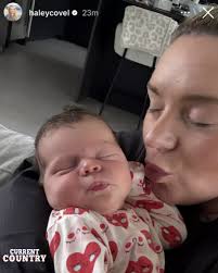 How cute is Toby Keith's new grandbaby? Do you think she looks like him?