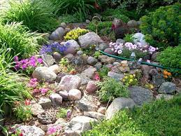 Réaliser une fontaine de jardin avec des pierres naturelles. Jardin De Rocaille 70 Idees A Copier Pour Creer Une Rocaille Moderne