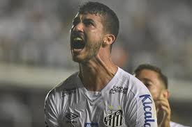 Maçlarını 15,800 kişilik vila belmiro 'da oynamaktadır. Presidente Do Santos Confirma Que Gustavo Henrique Escolheu O Fc Porto Renascenca